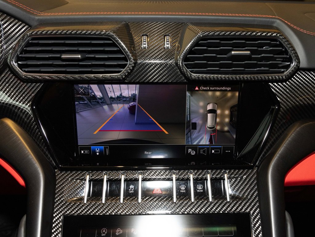Used 2022 Lamborghini Urus AWD/4WD image 36