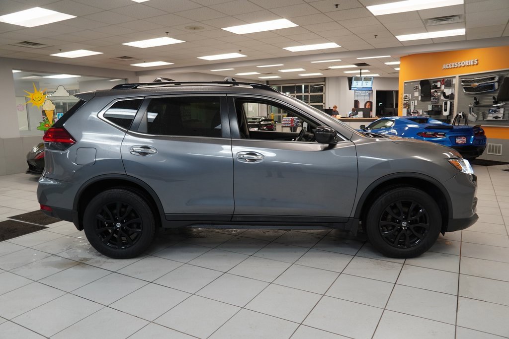 Used 2017 Nissan Rogue SV w/ Midnight Edition image 12