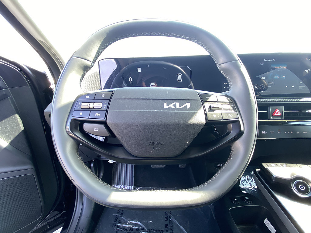 Used 2025 Kia EV6 Wind RWD image 17