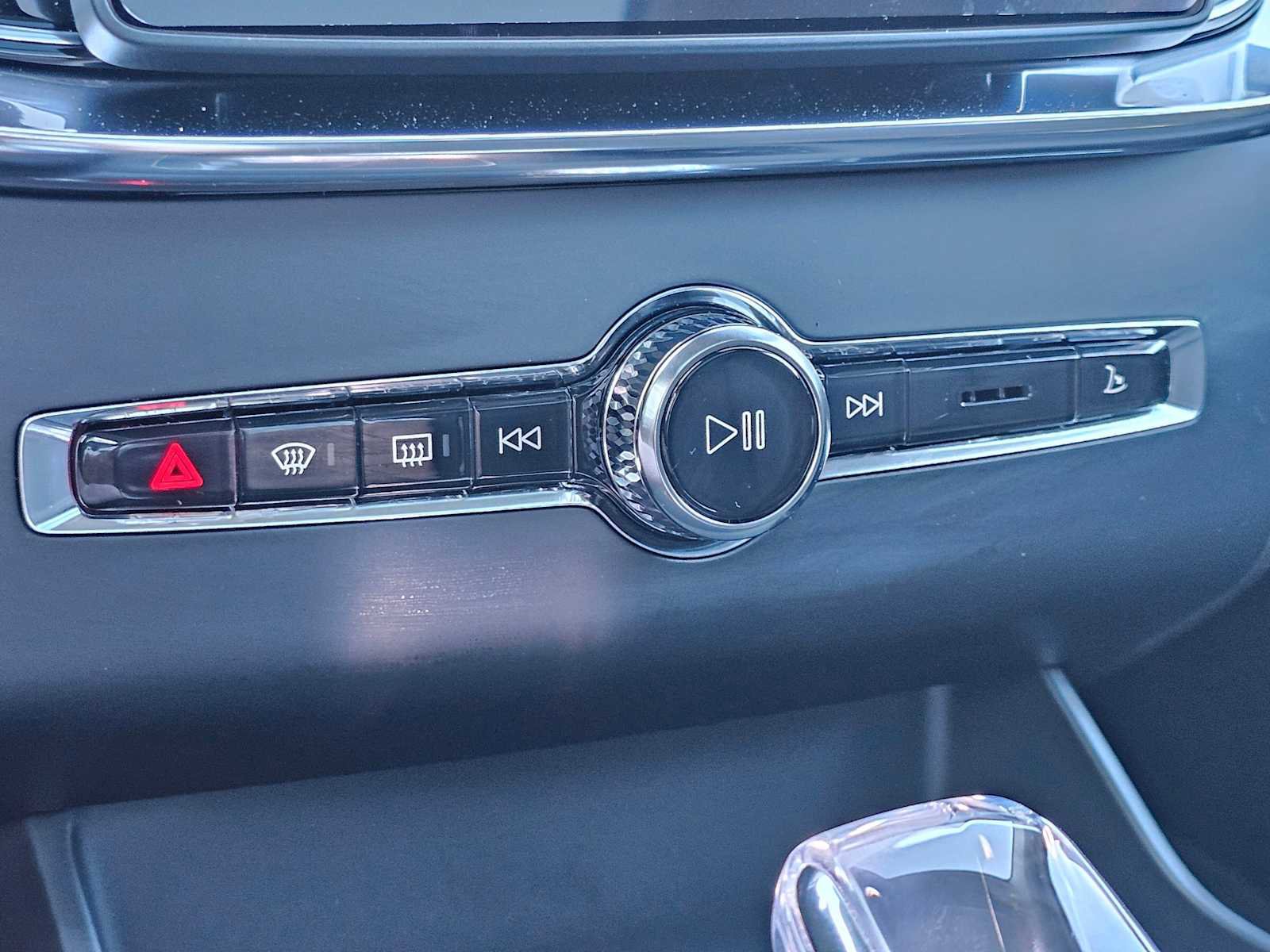 New 2026 Volvo XC90 B6 Ultra w/ Protection Package image 25