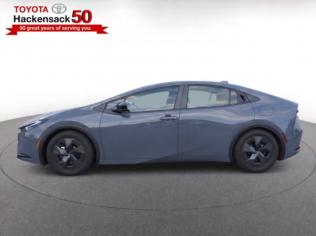Used 2025 Toyota Prius LE FWD image 6