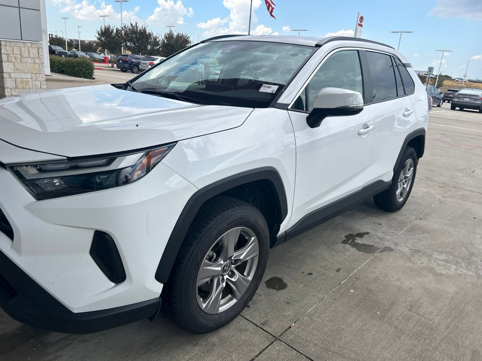 Used 2025 Toyota RAV4 XLE FWD video 1