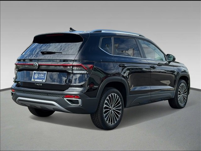 Used 2025 Volkswagen Taos SE image 4