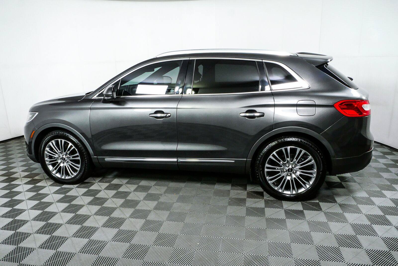Used 2018 Lincoln MKX Reserve w/ Lincoln MKX Climate Package FWD image 30