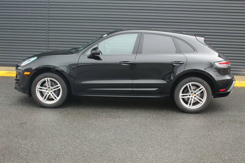 Certified 2025 Porsche Macan image 2