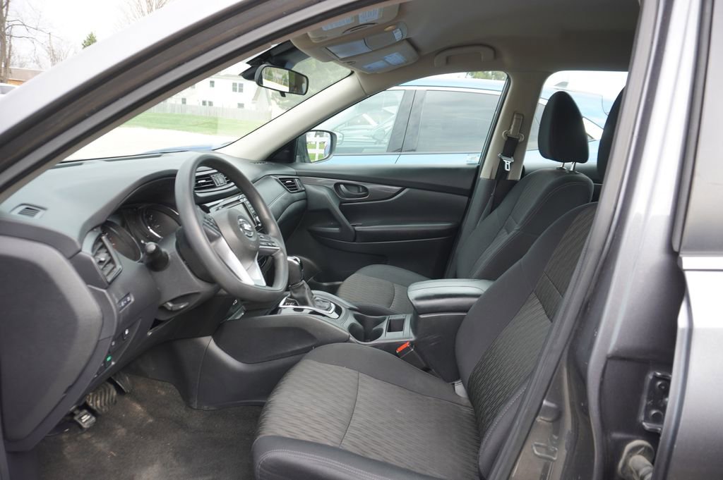 Used 2020 Nissan Rogue S image 2