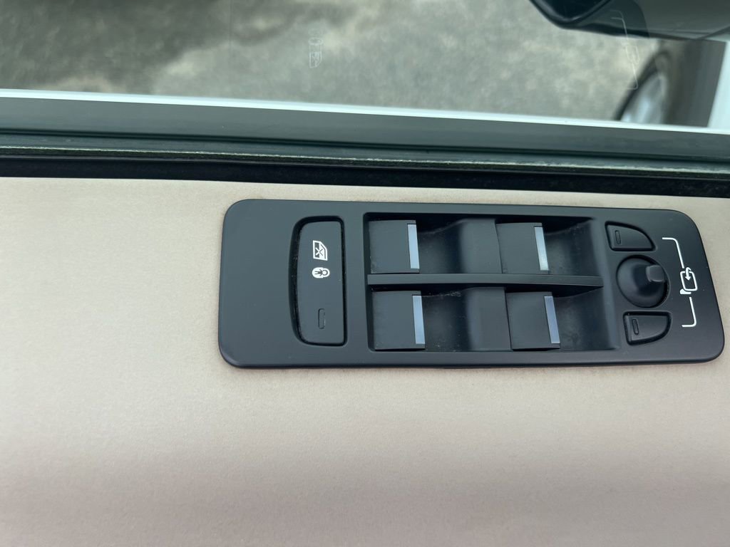 Used 2021 Land Rover Discovery Sport SE image 14