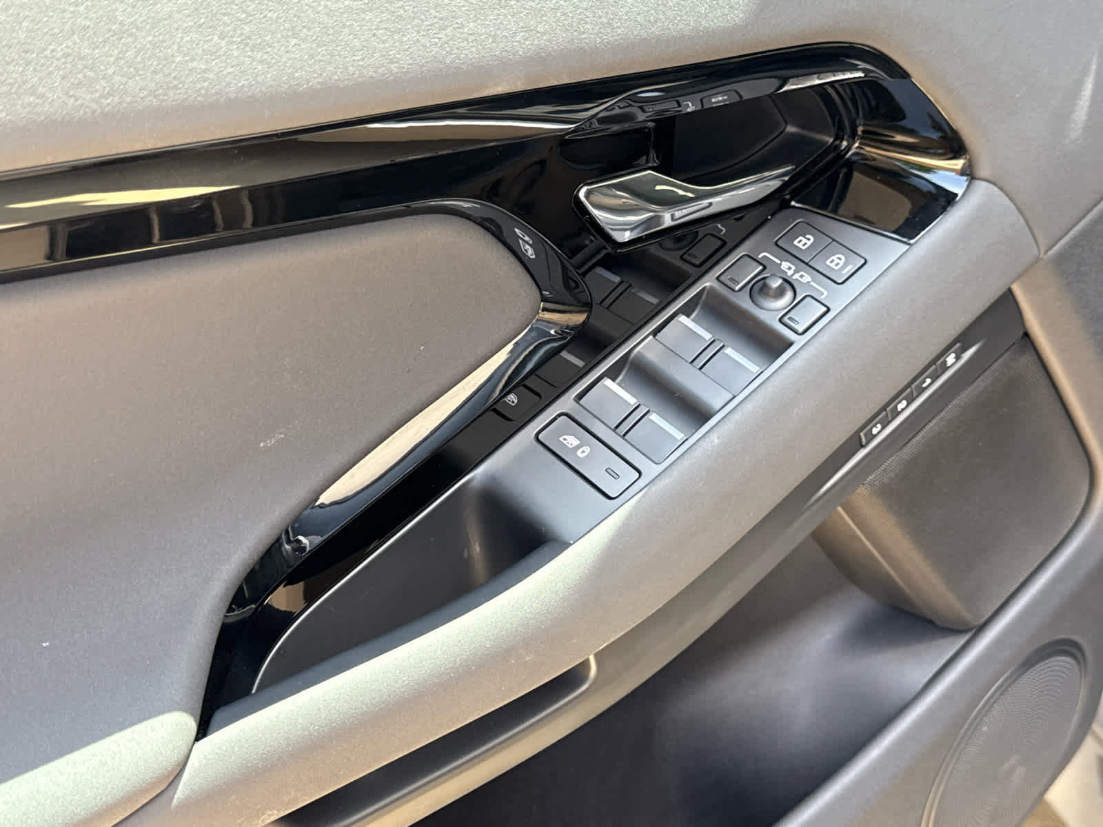 Certified 2024 Land Rover Range Rover Evoque S image 15