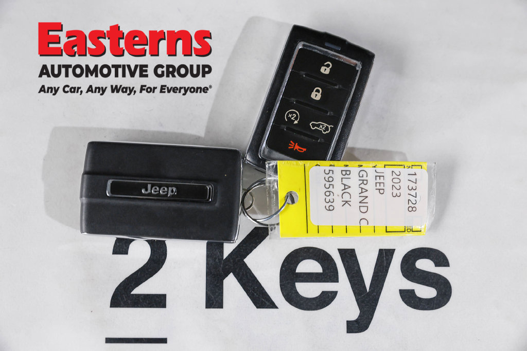 Used 2023 Jeep Grand Cherokee 4WD 4xe image 31