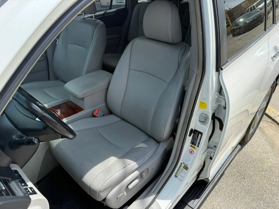 Used 2011 Toyota Highlander Limited w/ Tow Pkg AWD/4WD image 7