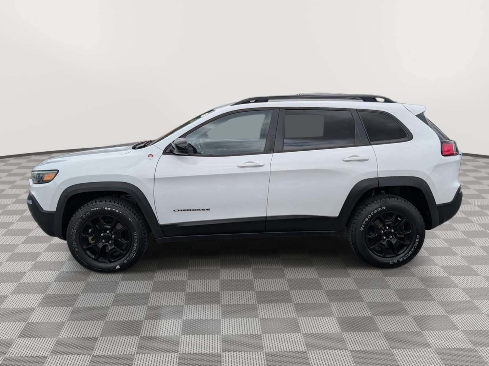 Used 2022 Jeep Cherokee Trailhawk w/ Sound & Nav Group AWD/4WD image 2