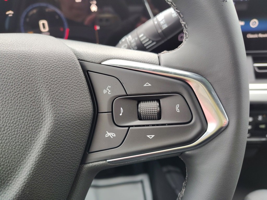 New 2026 Chevrolet Trax LT w/ Driver Confidence Package image 19