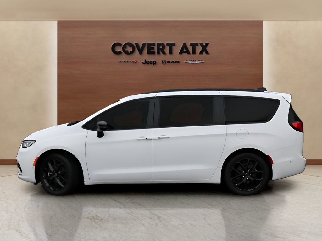 Used 2025 Chrysler Pacifica Limited FWD image 2