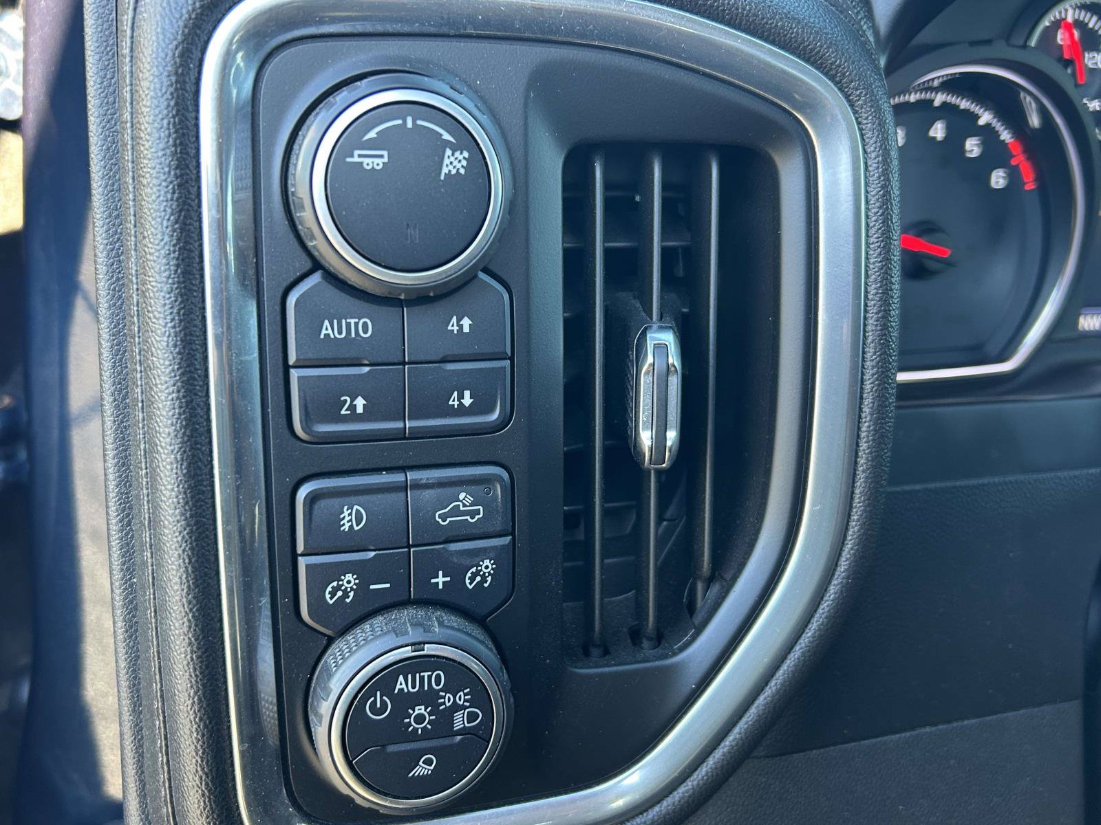 Used 2019 Chevrolet Silverado 1500 LTZ w/ LTZ Plus Package AWD/4WD image 20