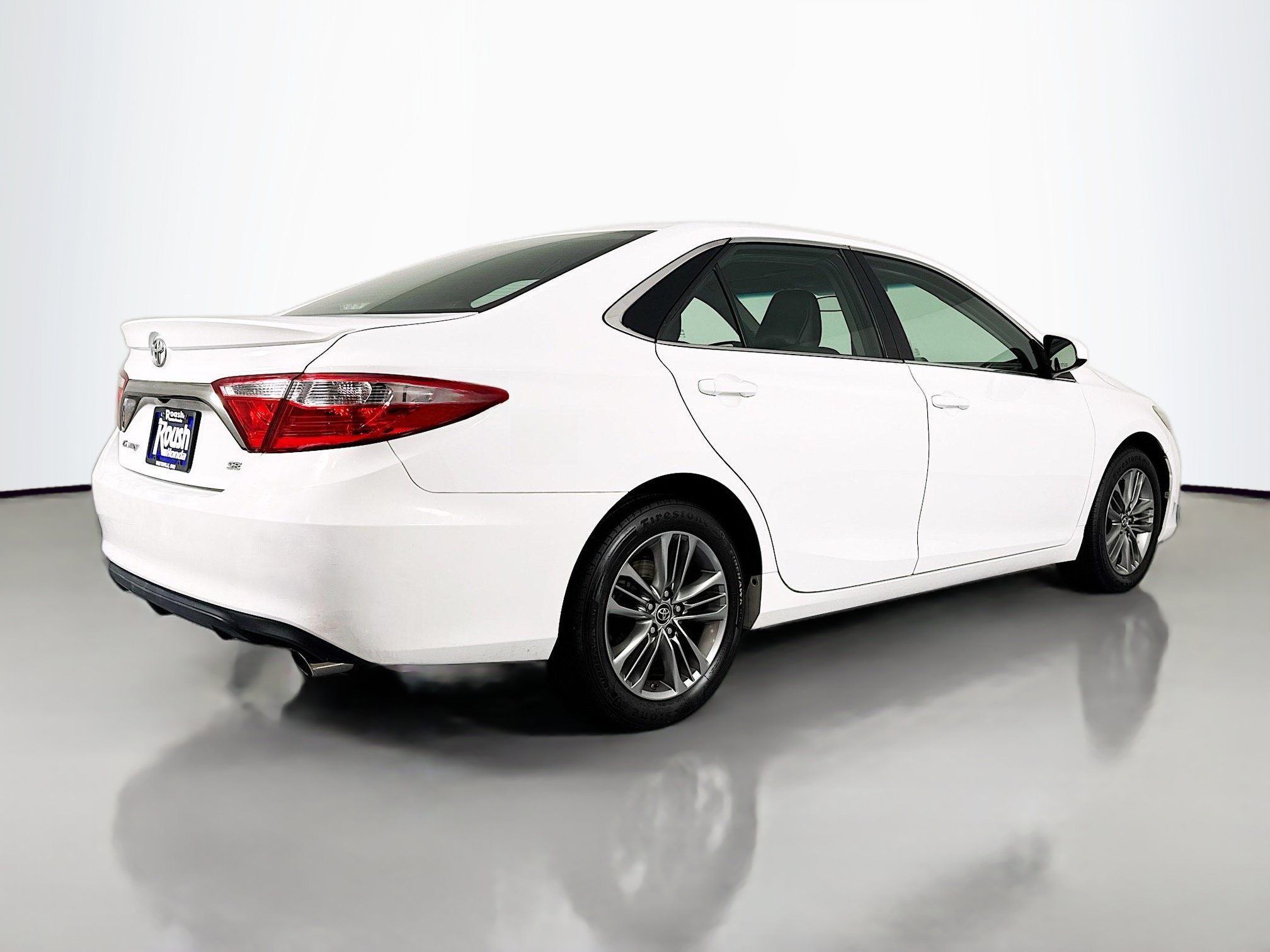 Used 2015 Toyota Camry SE FWD image 5