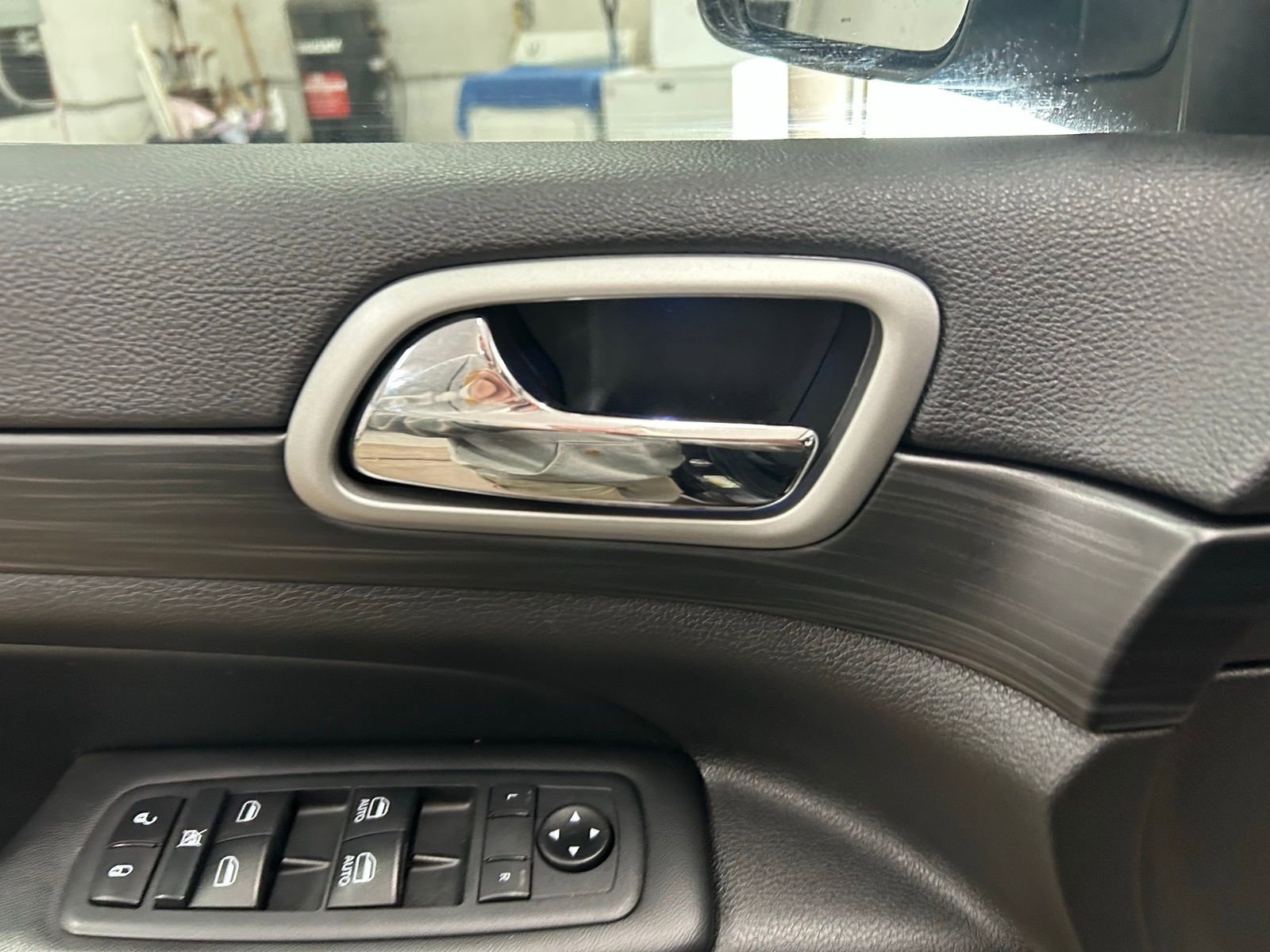 Used 2020 Jeep Grand Cherokee Laredo image 11