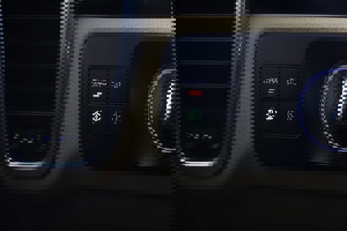 Used 2022 Porsche Cayenne Platinum Edition w/ Premium Package Plus image 53