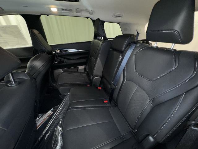 Certified 2026 INFINITI QX60 Luxe w/ Family Package AWD/4WD image 5