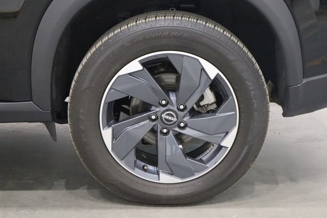 Used 2024 Nissan Rogue SV image 40