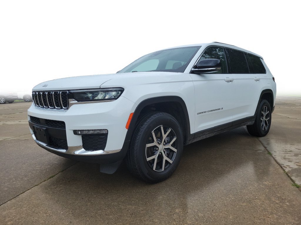 Used 2024 Jeep Grand Cherokee L Limited AWD/4WD image 2