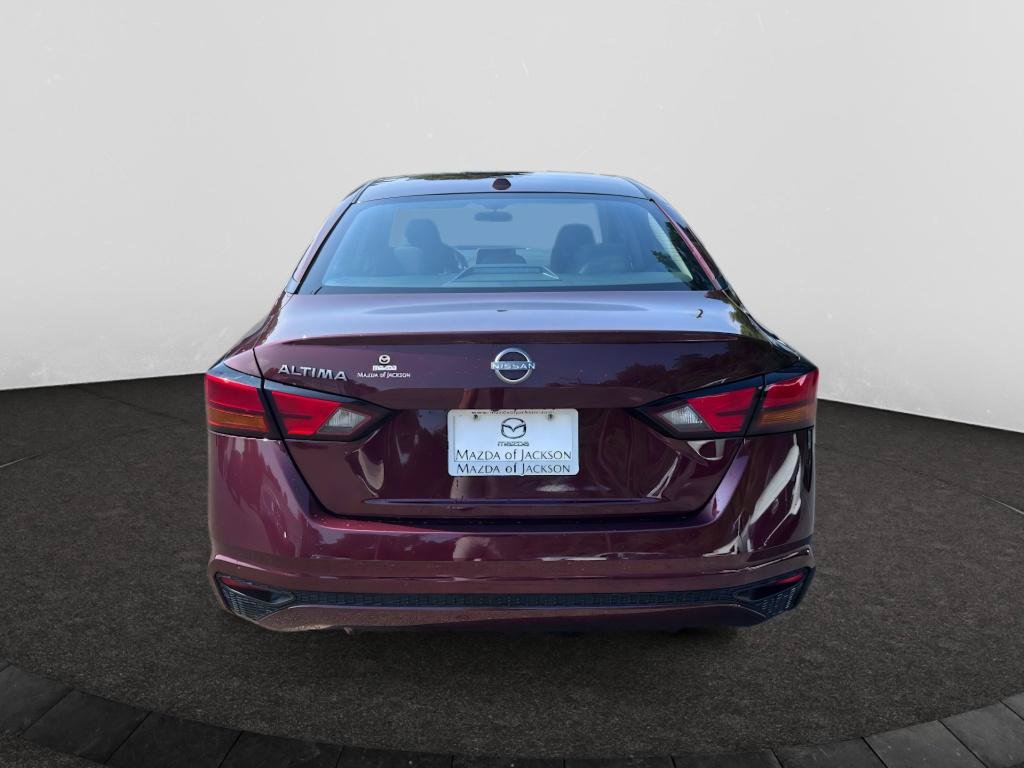 Used 2025 Nissan Altima 2.5 SV FWD image 4