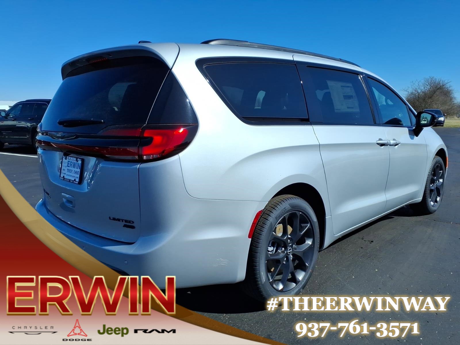 New 2026 Chrysler Pacifica Limited w/ S Appearance Package image 5