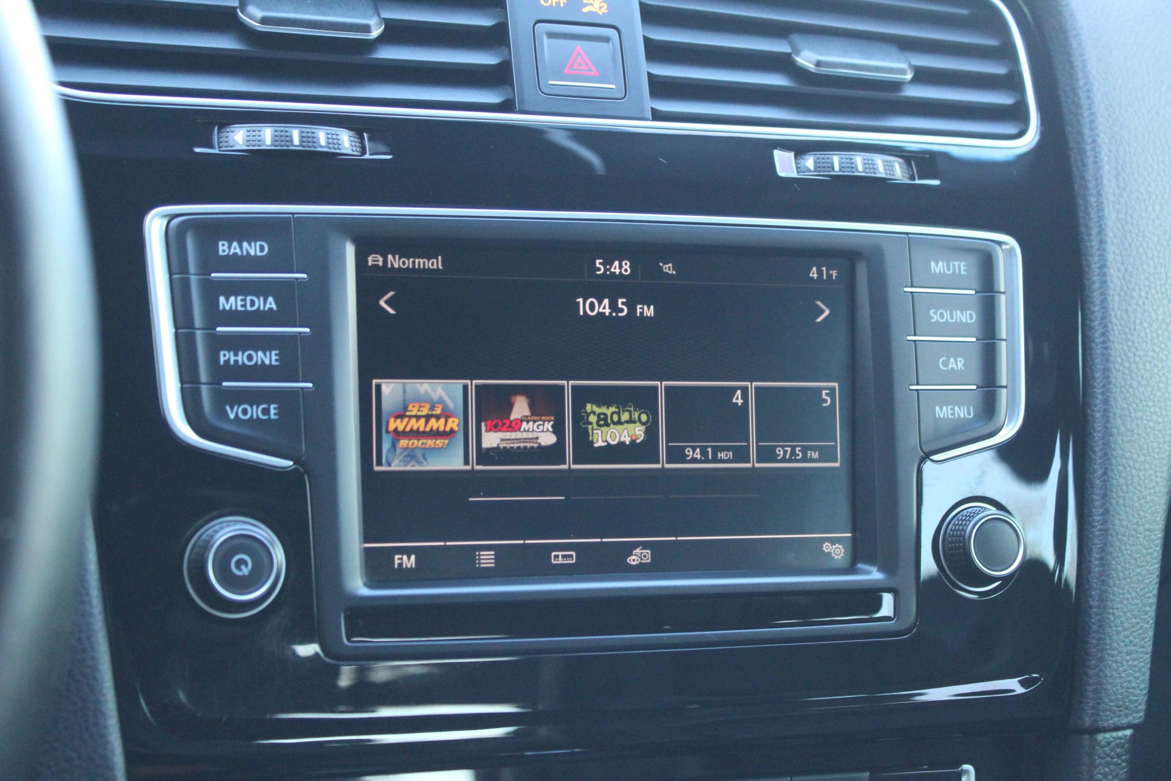 Used 2016 Volkswagen Golf 4-Door image 32