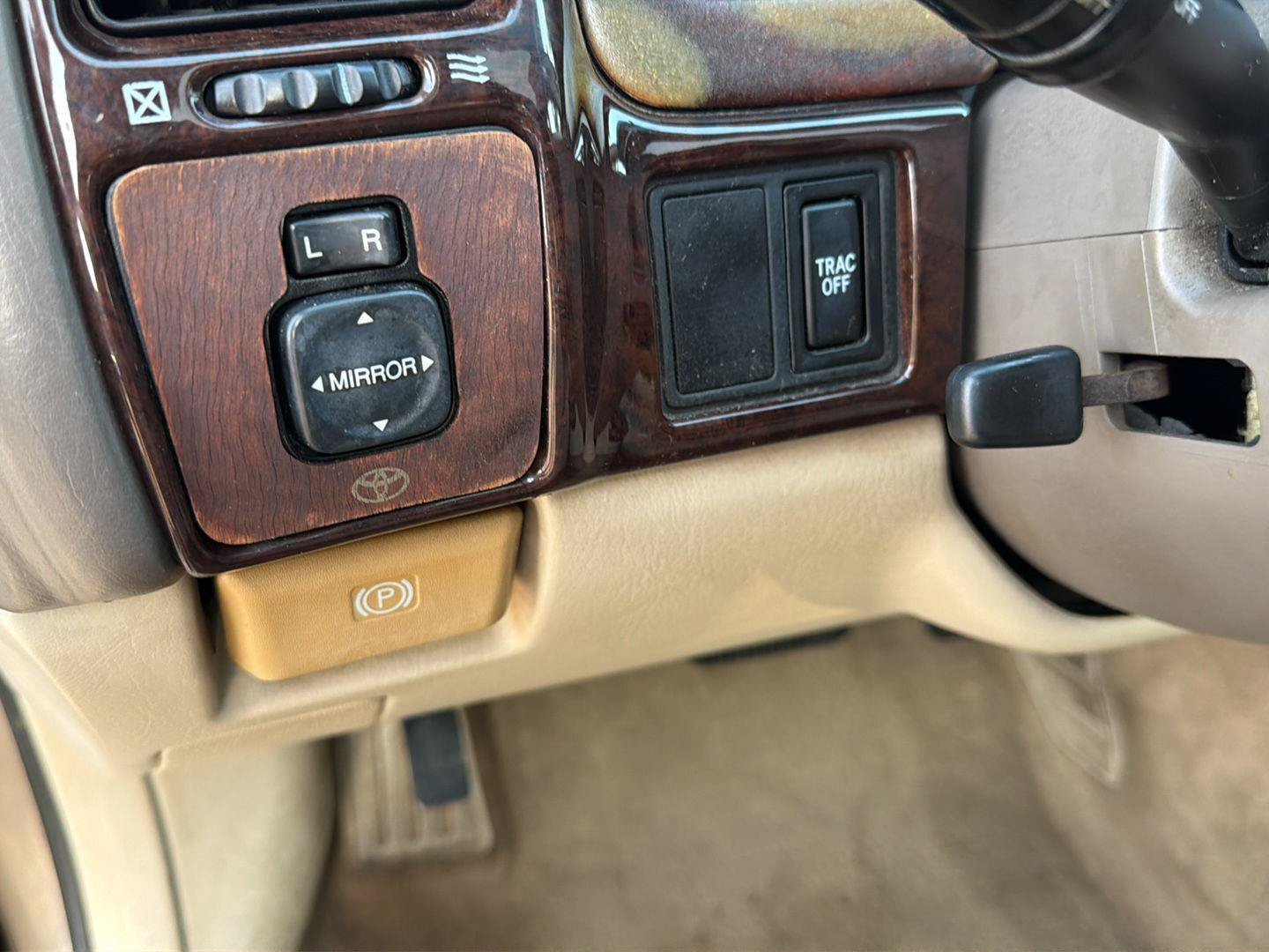 Used 1999 Toyota Avalon XLS FWD image 9