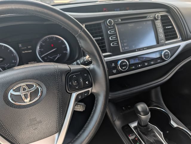 Used 2018 Toyota Highlander SE FWD image 26