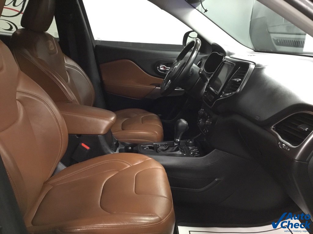 Used 2019 Jeep Cherokee Overland w/ Heavy Duty Protection Group image 37