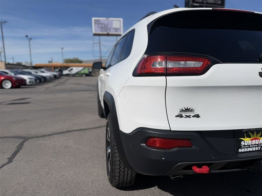 Used 2015 Jeep Cherokee Trailhawk w/ Comfort/Convenience Group image 11