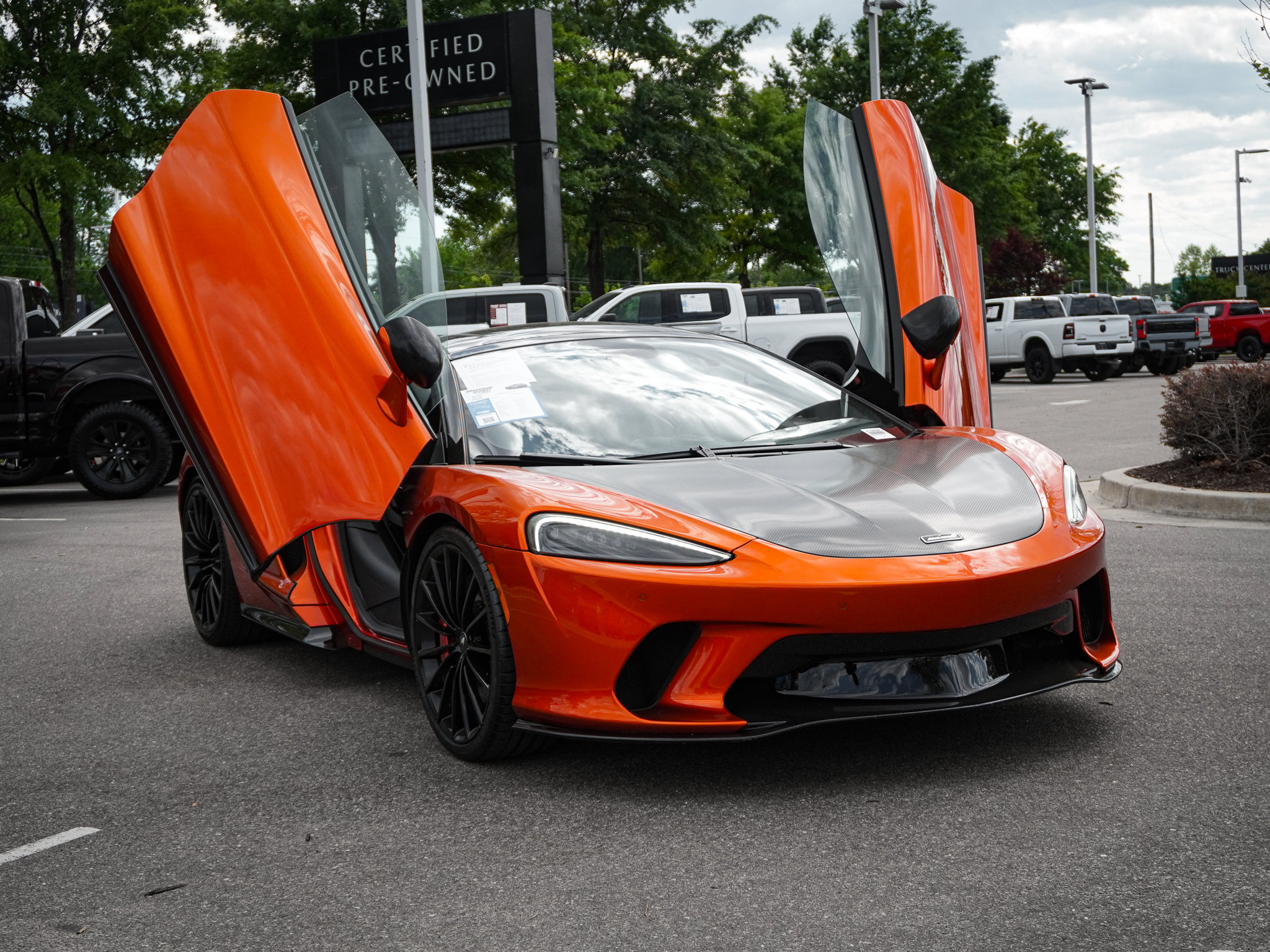 Used 2022 McLaren GT RWD image 3
