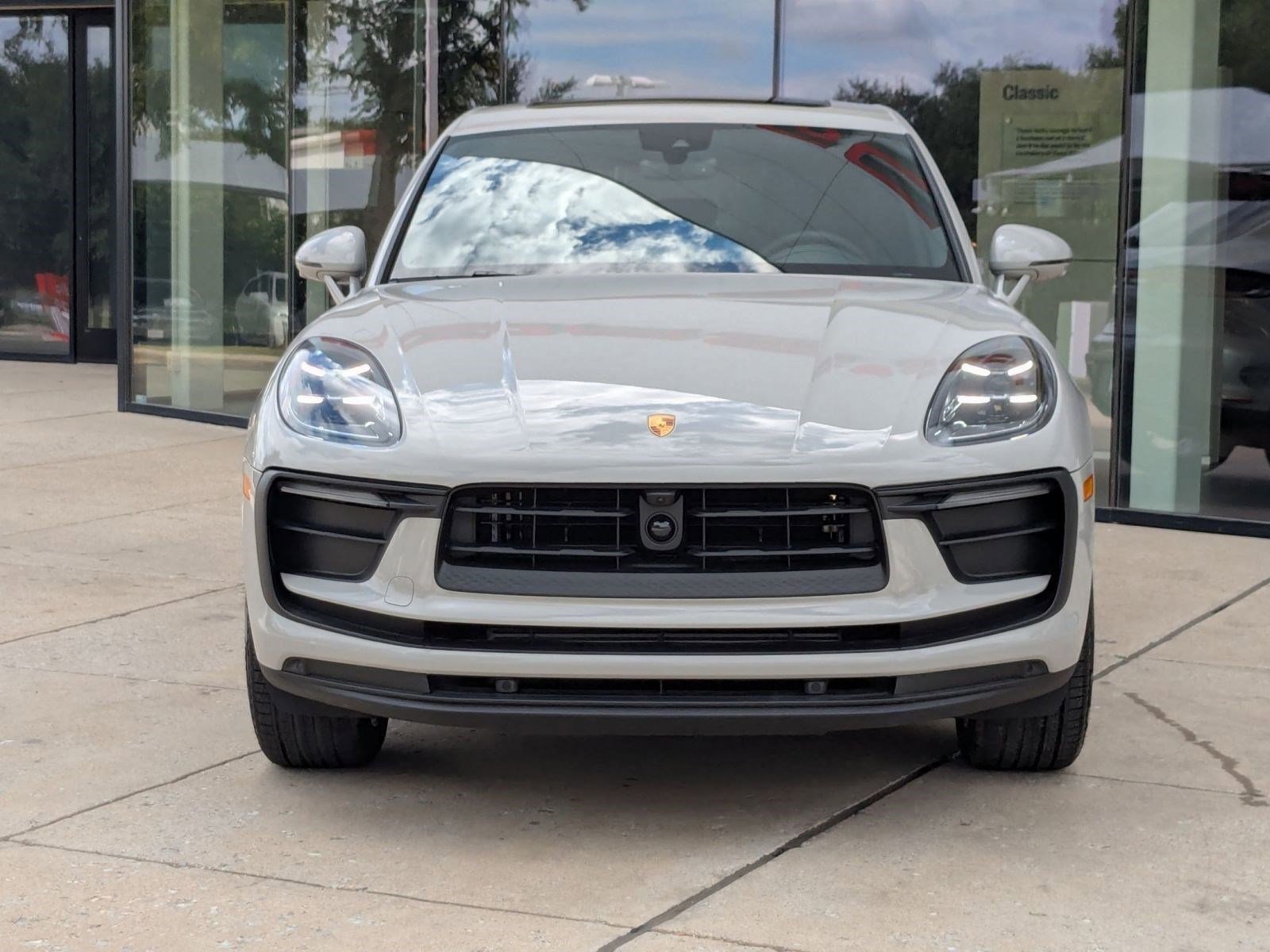 Certified 2025 Porsche Macan image 6