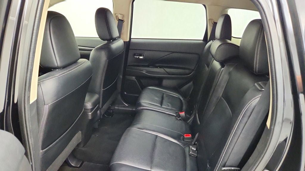 Used 2016 Mitsubishi Outlander GT AWD/4WD image 20