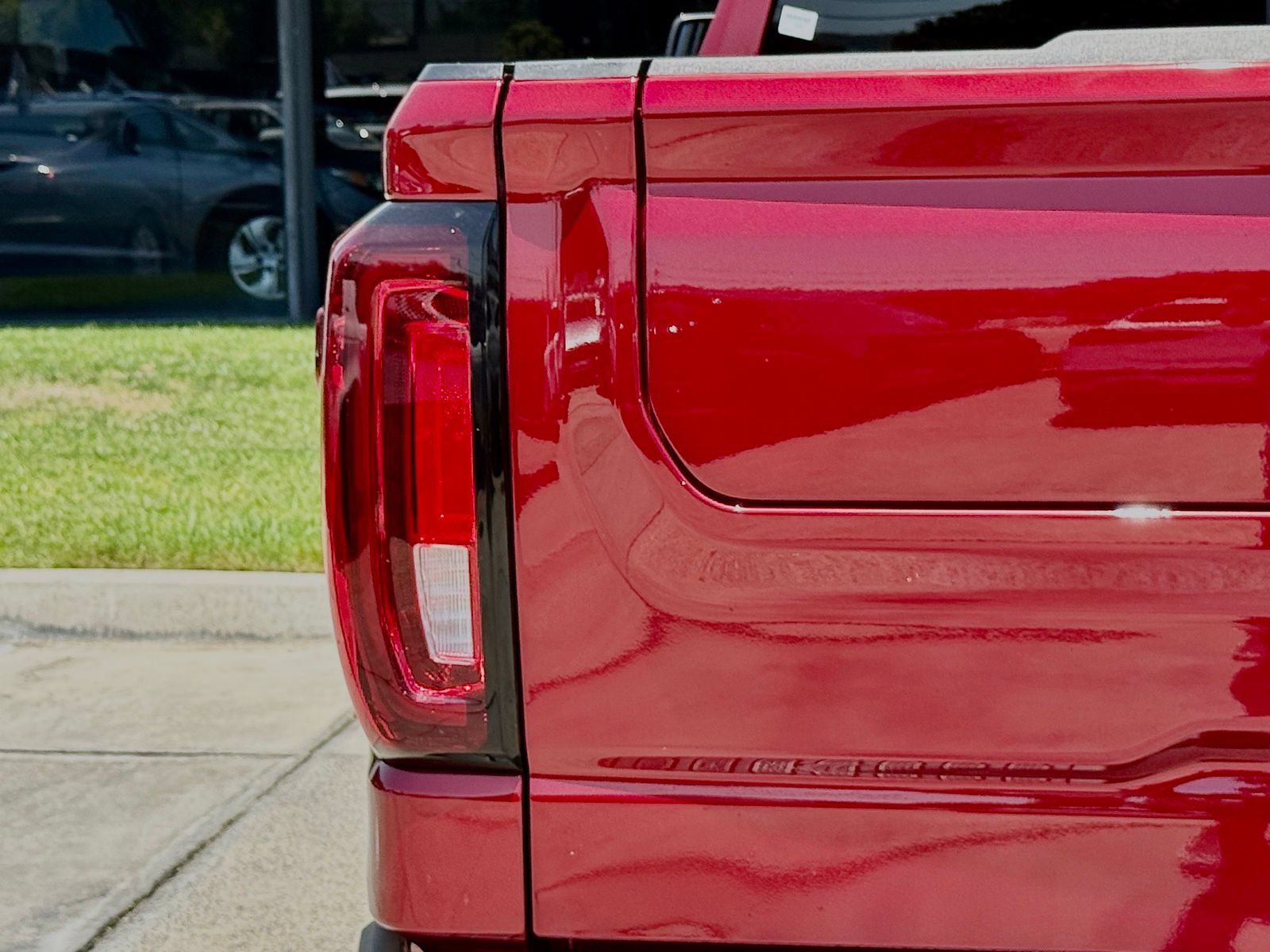 Used 2025 GMC Sierra 1500 AT4 w/ Technology Package AWD/4WD image 11