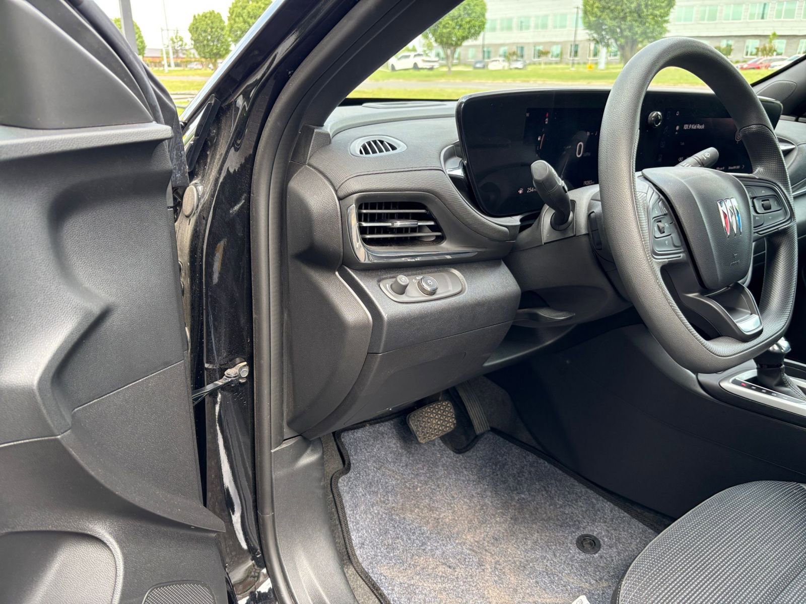 Used 2025 Buick Envista Preferred FWD image 33
