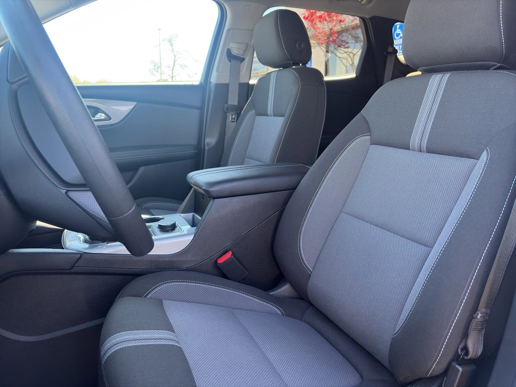 Used 2025 Chevrolet Blazer LT AWD/4WD image 7