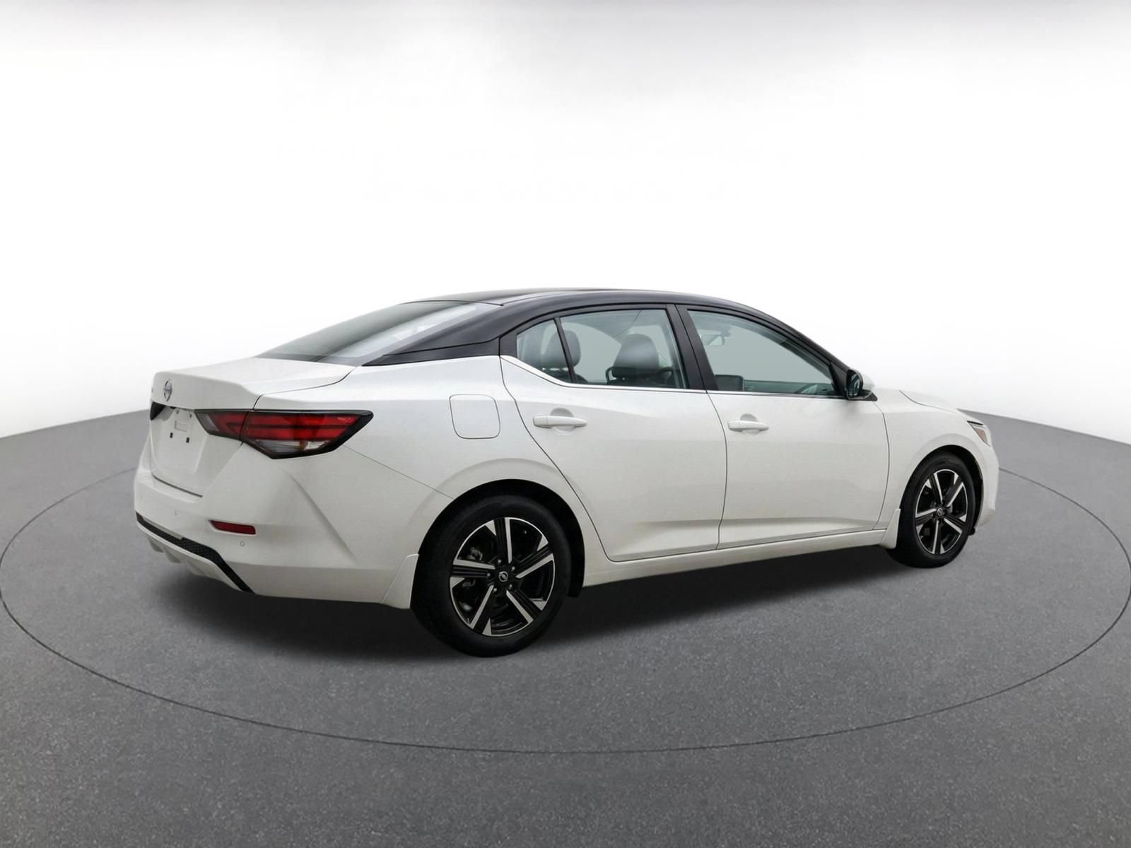 Used 2025 Nissan Sentra SV FWD image 8