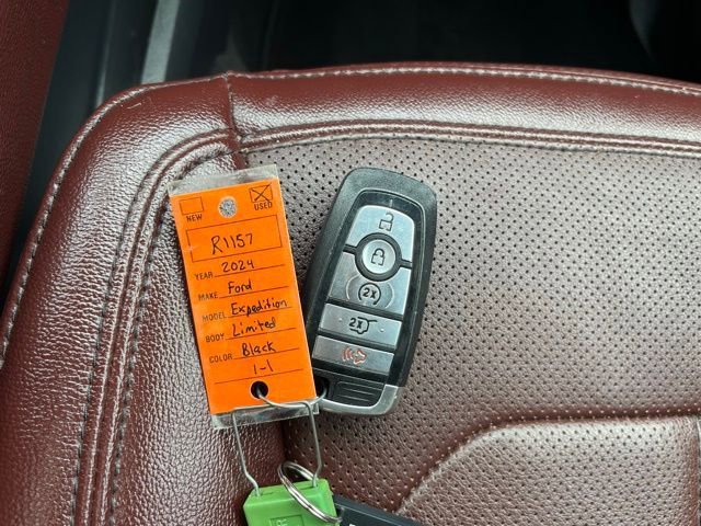 Used 2024 Ford Expedition Limited AWD/4WD image 37