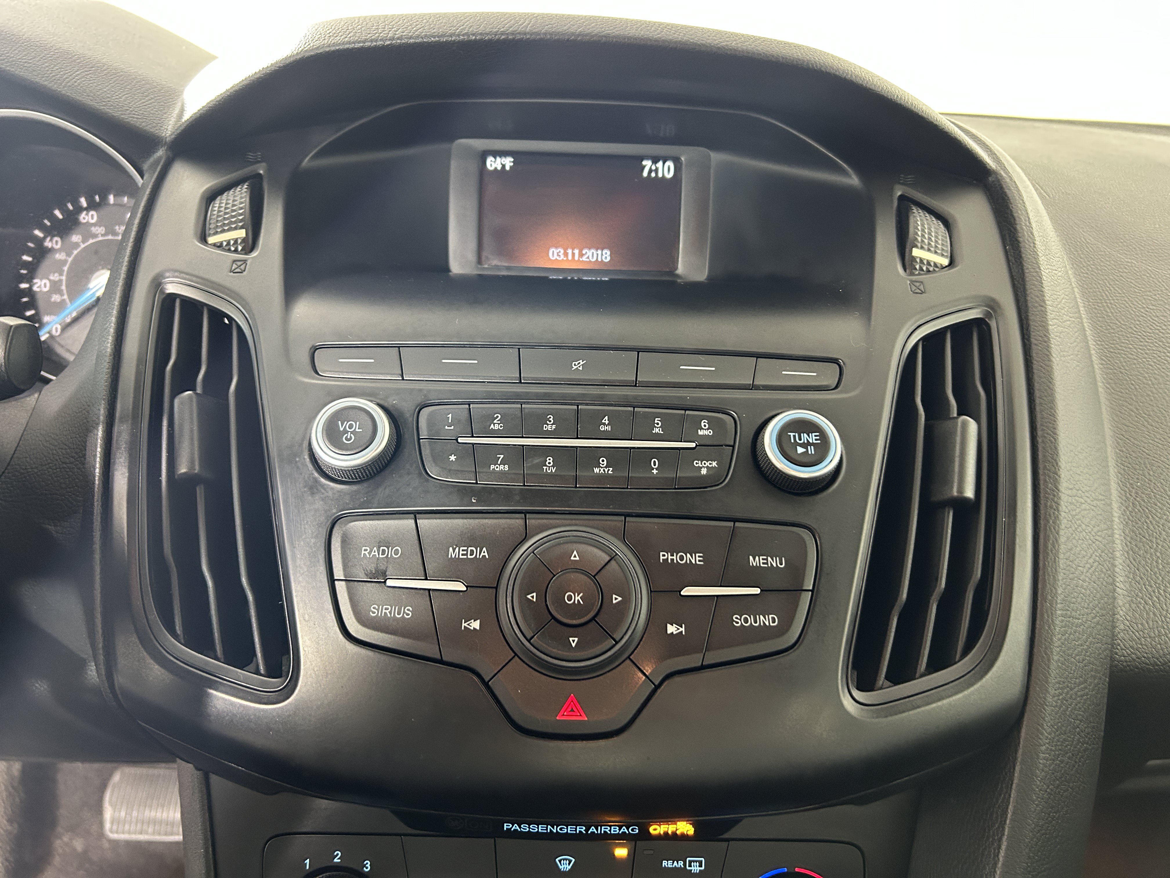 Used 2018 Ford Focus SE FWD image 17