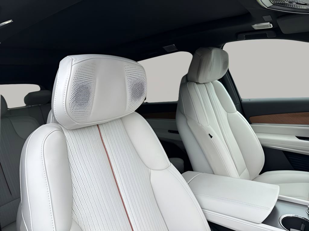 Used 2026 Cadillac Vistiq Luxury w/ LPO, Floor Liner Package image 22