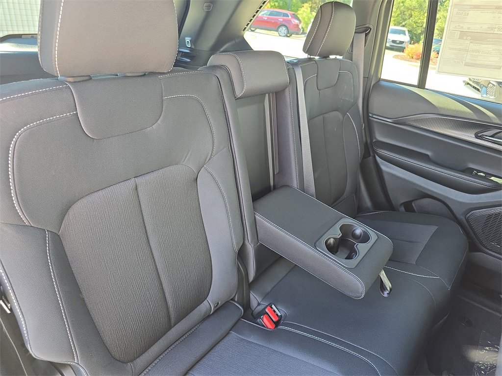 New 2025 Jeep Grand Cherokee Laredo w/ Luxury Tech Group I image 11