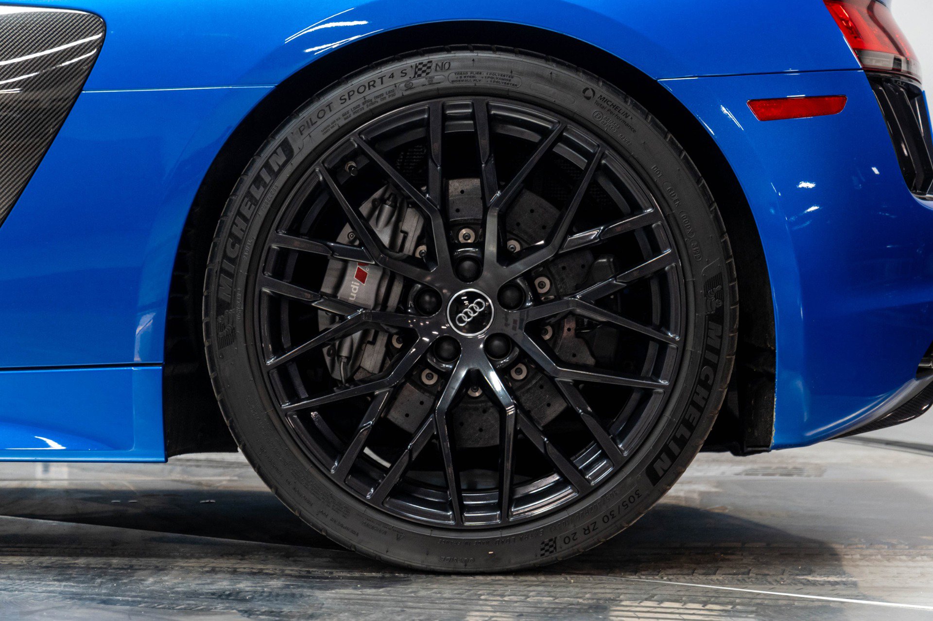 Used 2017 Audi R8 V10 plus AWD/4WD image 32