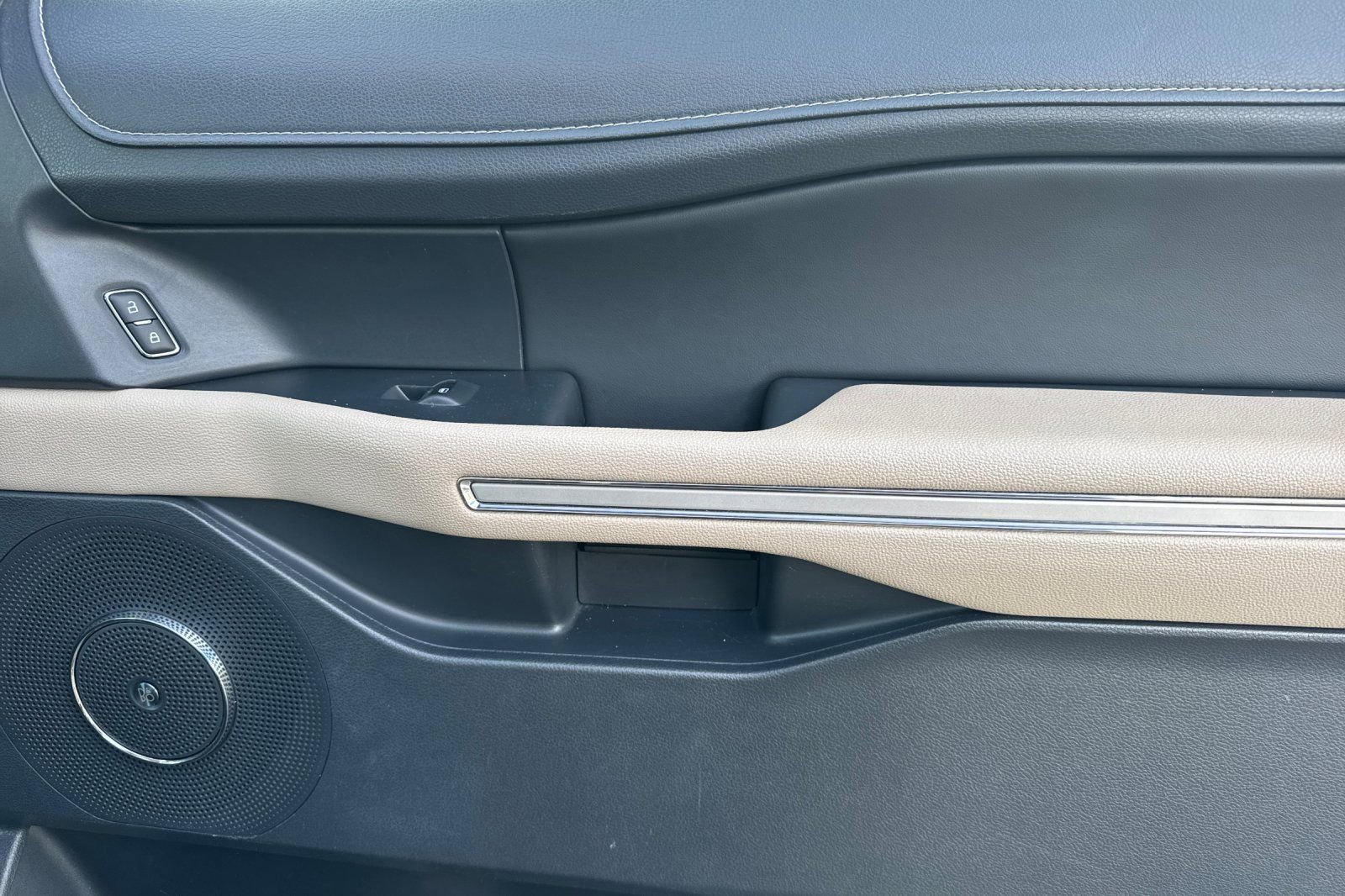 Used 2024 Ford Expedition Limited image 22