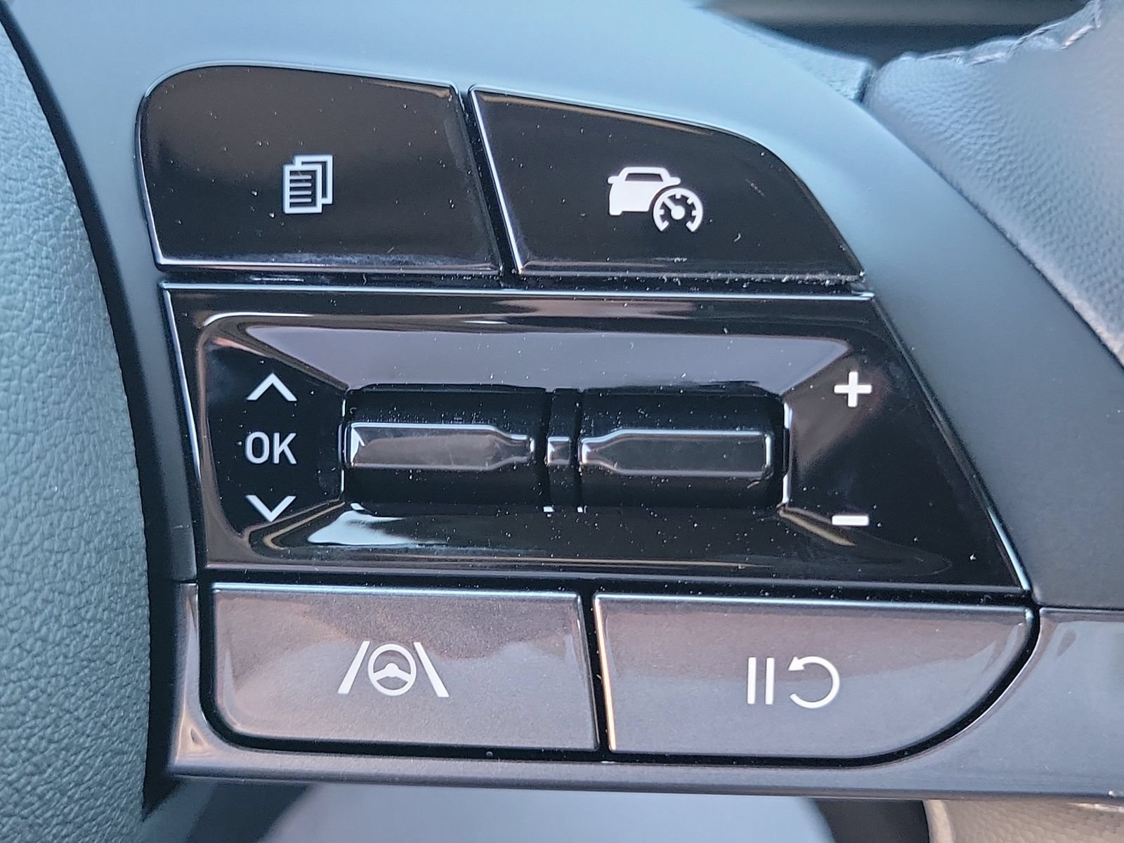 New 2026 Hyundai Elantra SEL Sport FWD image 9