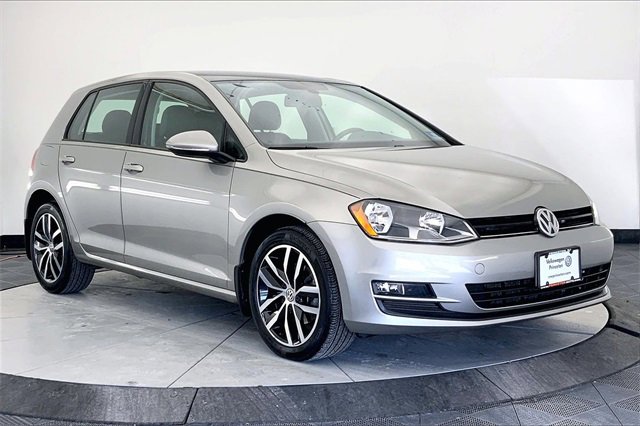 Used 2017 Volkswagen Golf 4-Door image 1