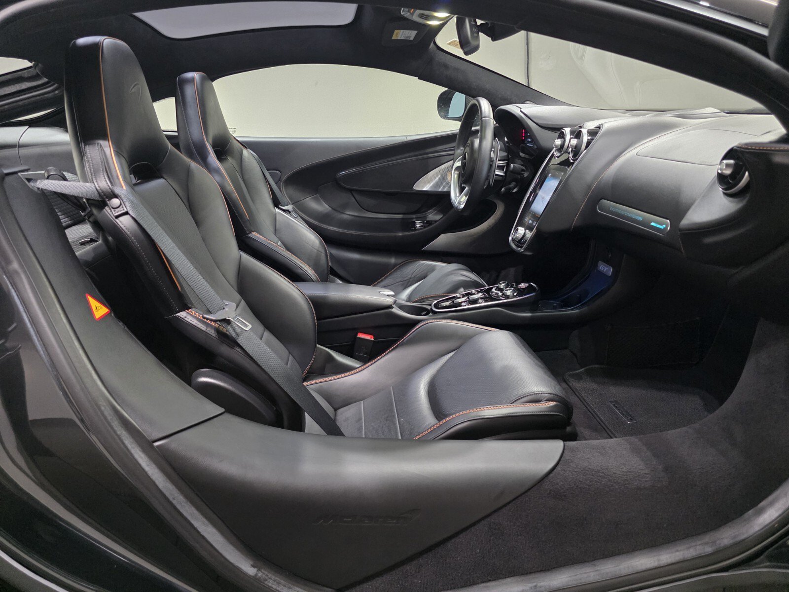 Used 2023 McLaren GT RWD image 17