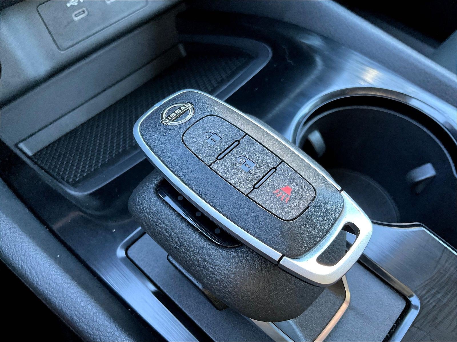 Used 2024 Nissan Rogue S AWD/4WD image 37