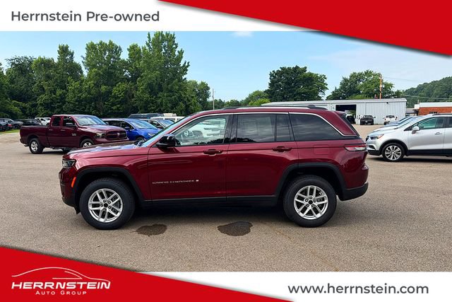 Used 2023 Jeep Grand Cherokee Laredo w/ Luxury Tech Group I AWD/4WD image 4