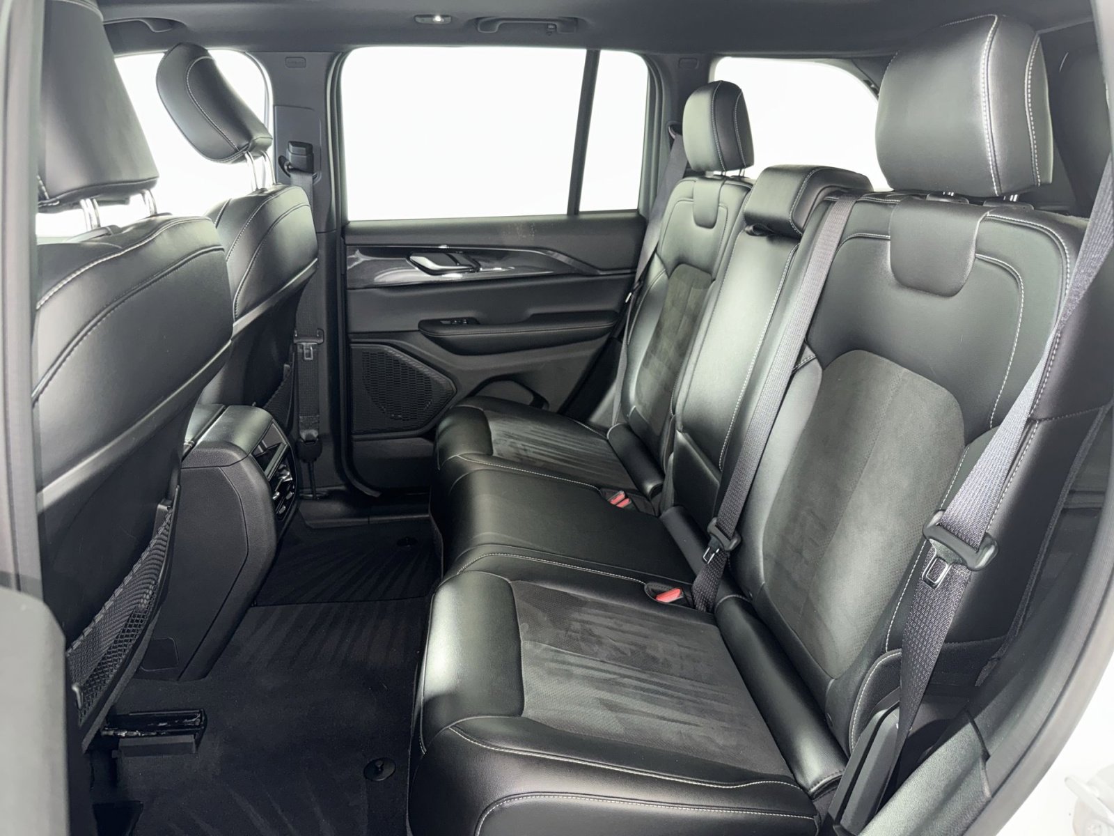 Used 2023 Jeep Grand Cherokee Altitude image 25